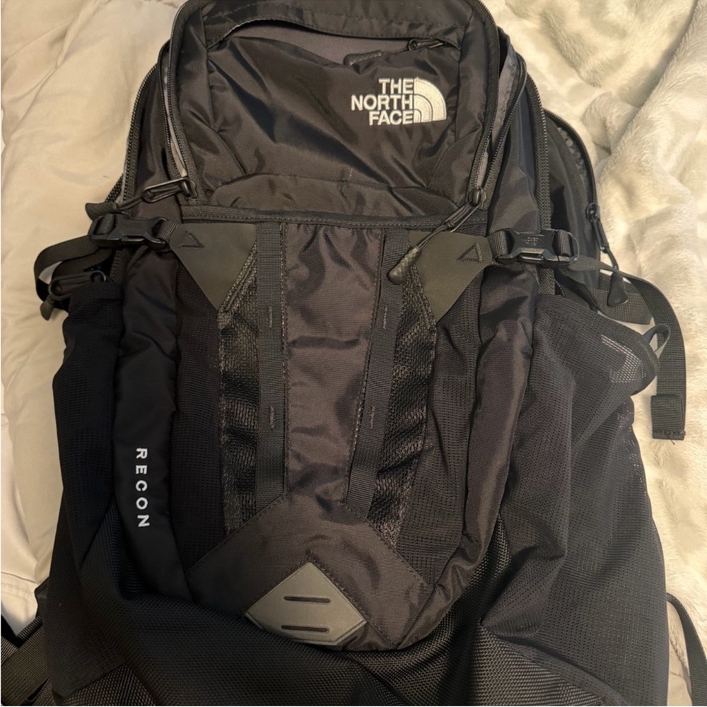 Basically new: The North Face Black Recon Daypack